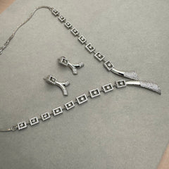 V Squared Necklace Set