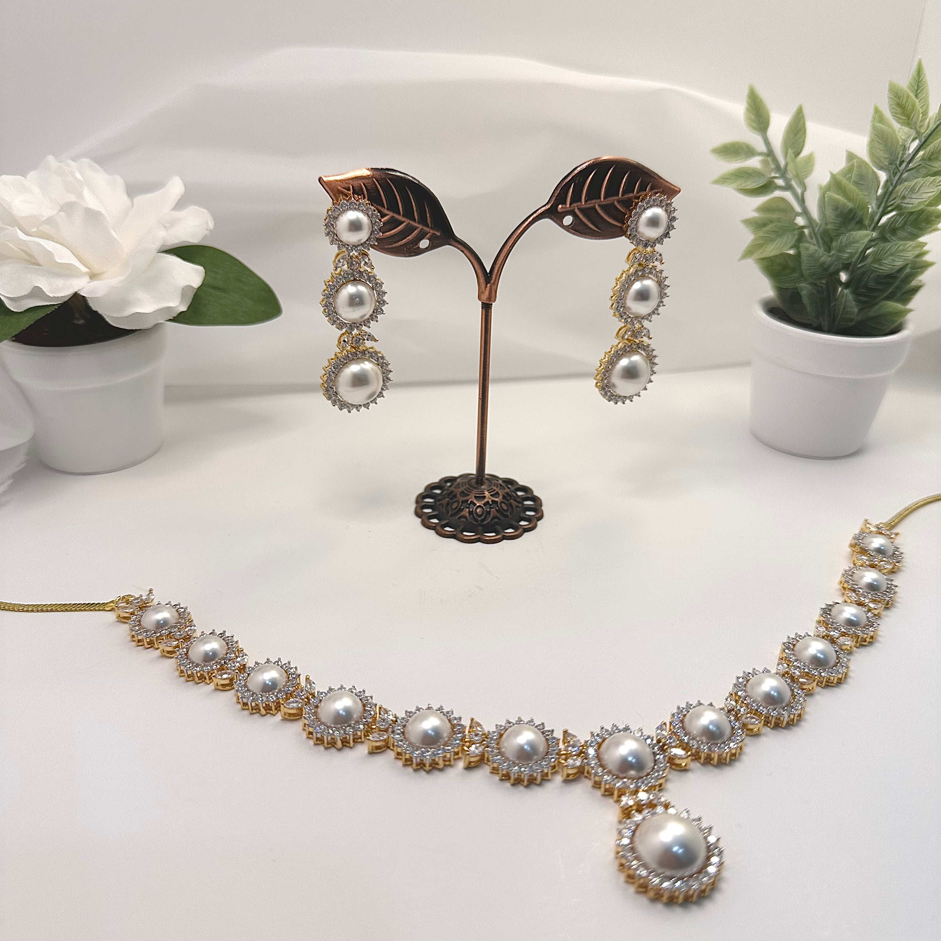 Pearly Necklace Set
