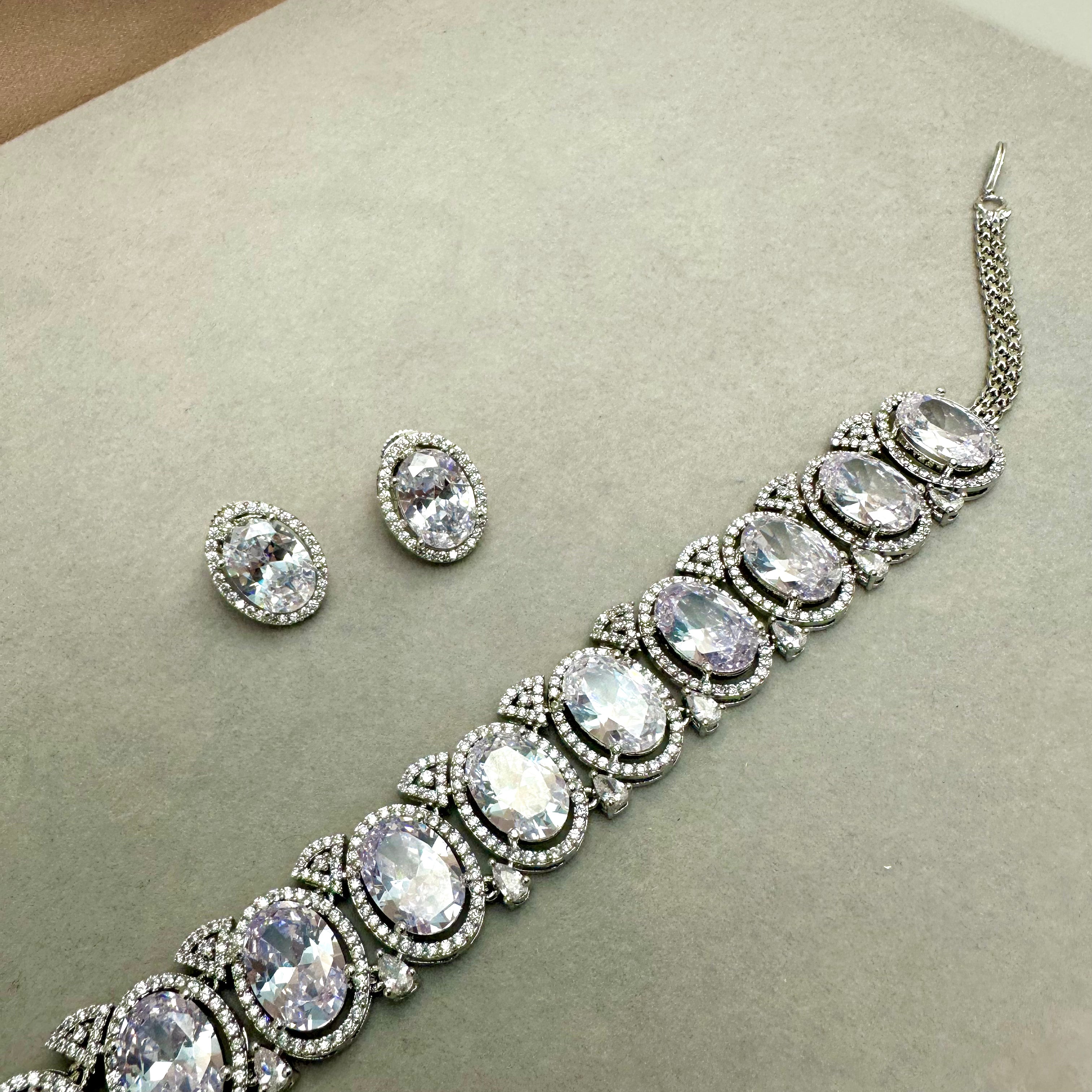 Simple Round AD Choker Set