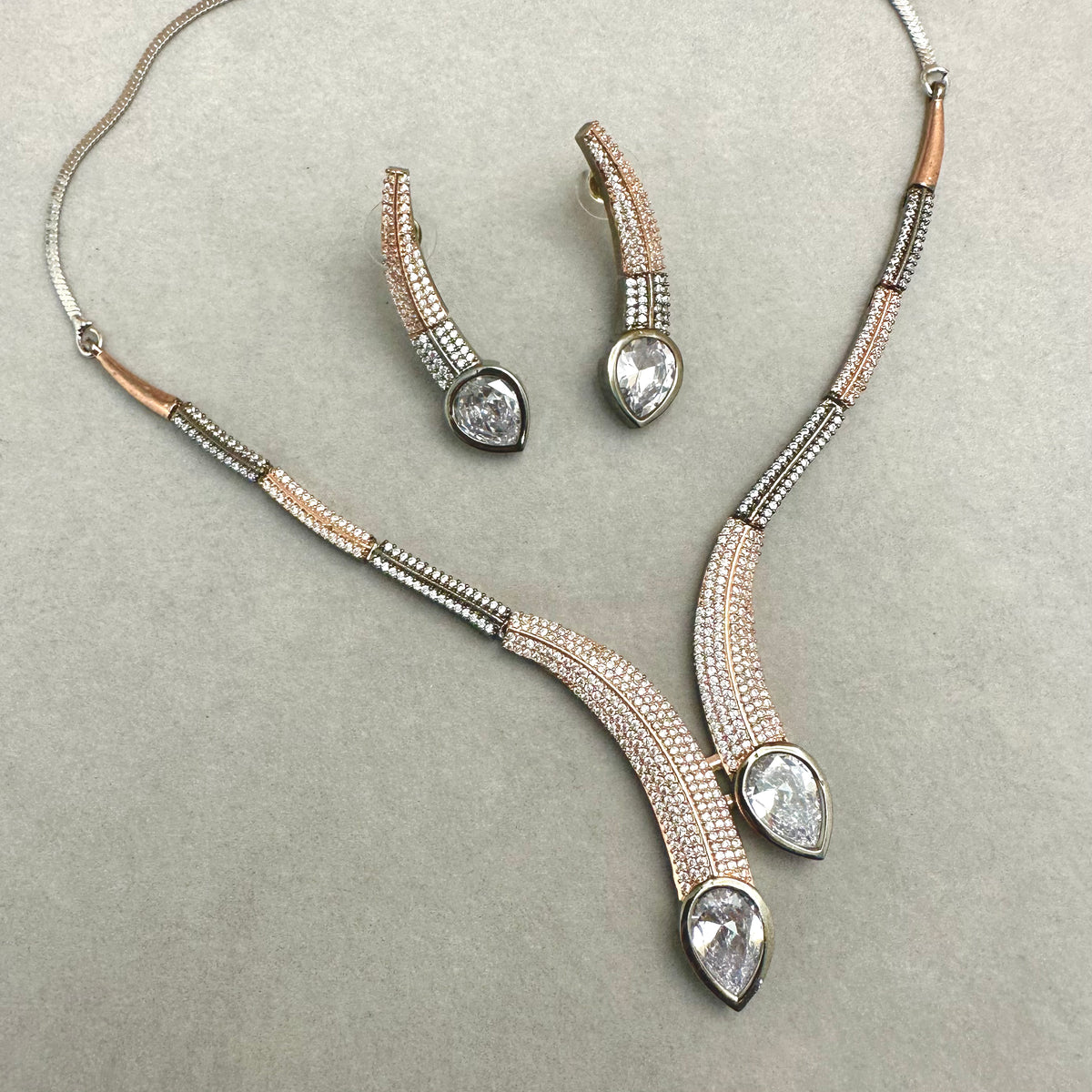 Swerved Necklace Set