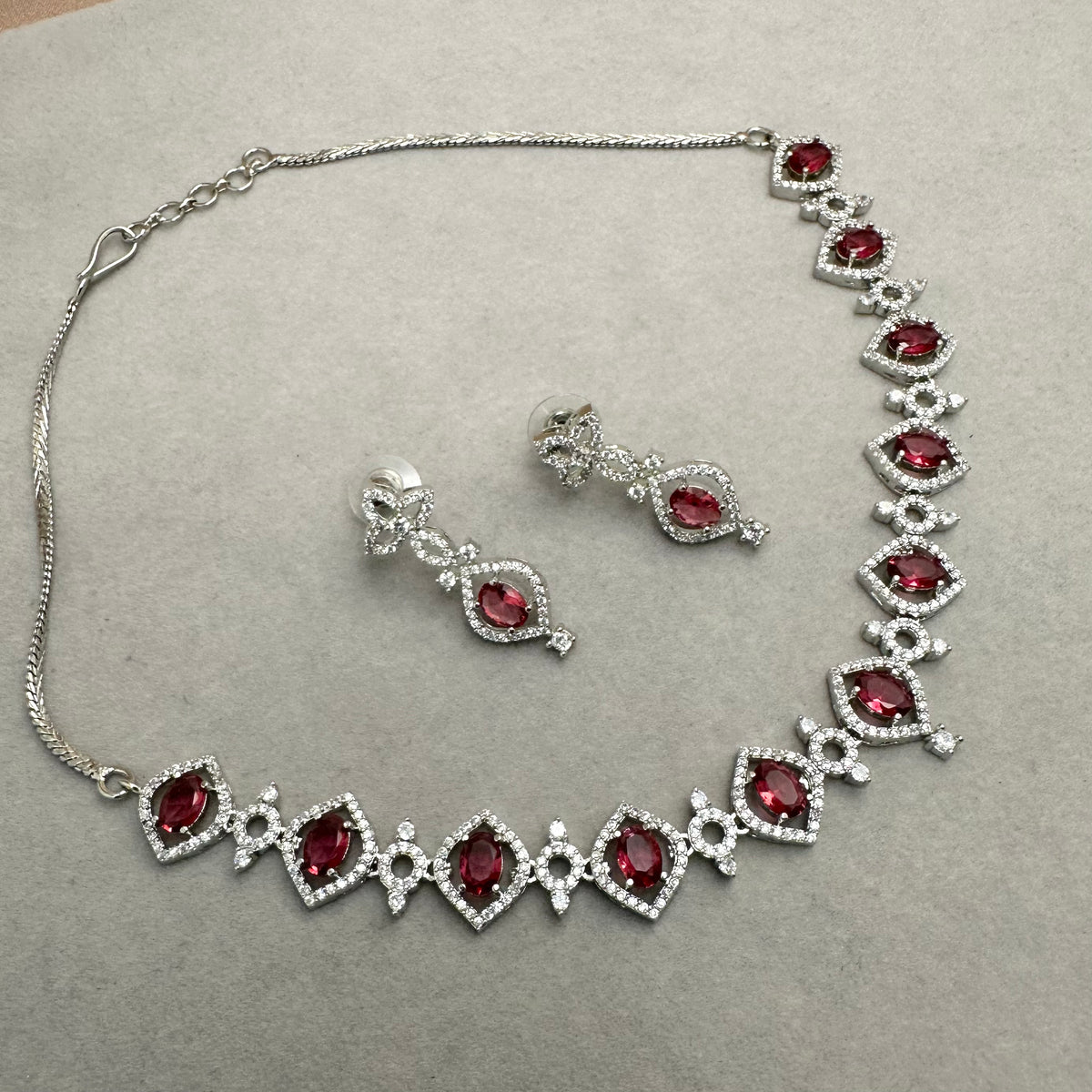 Staggered Red Necklace Set