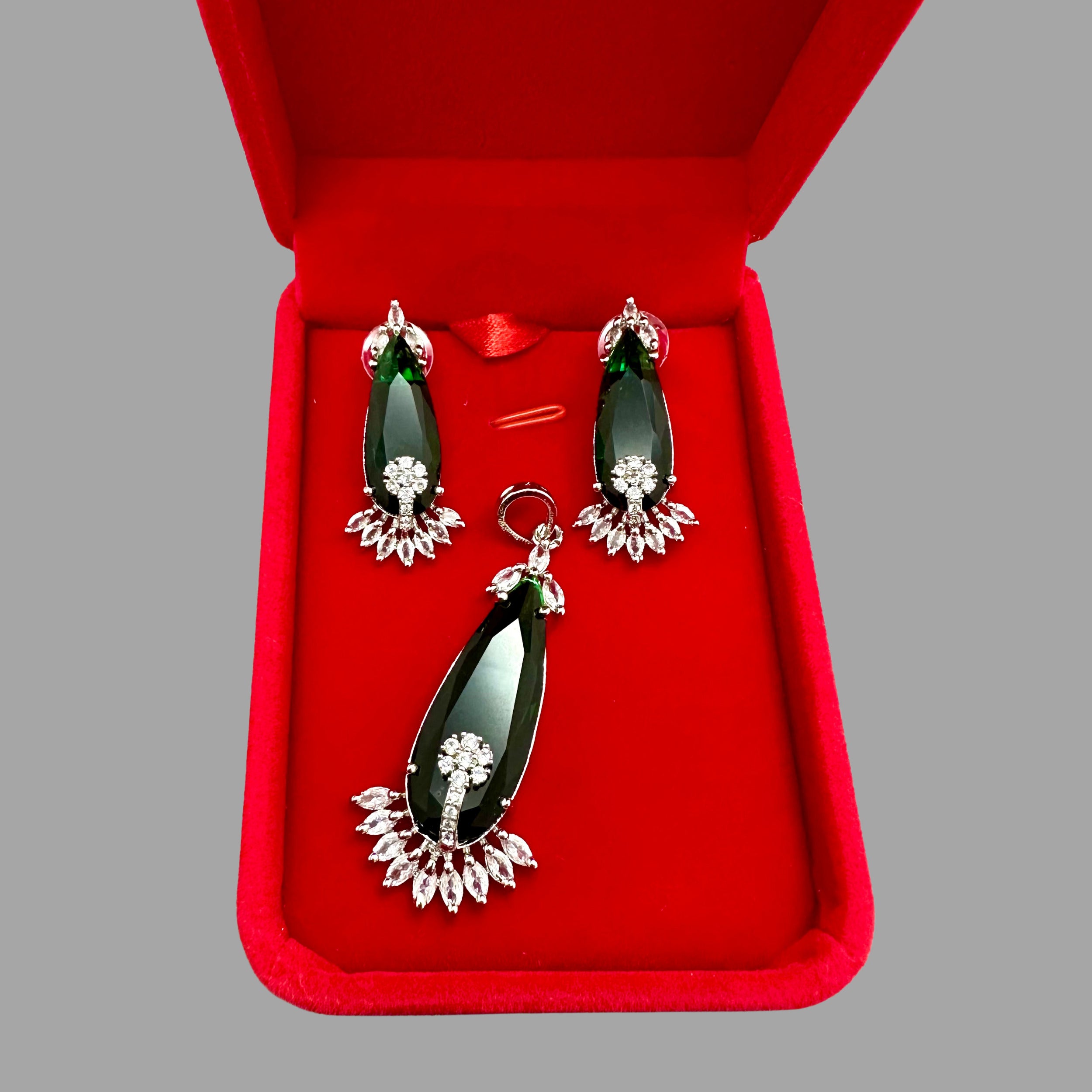 Eira Locket Set