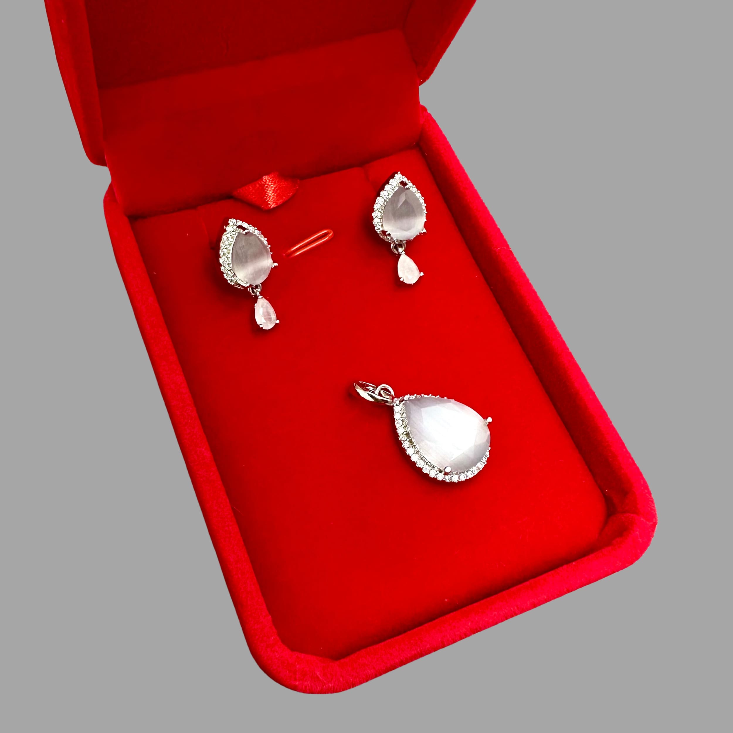 Arzoo Locket Set
