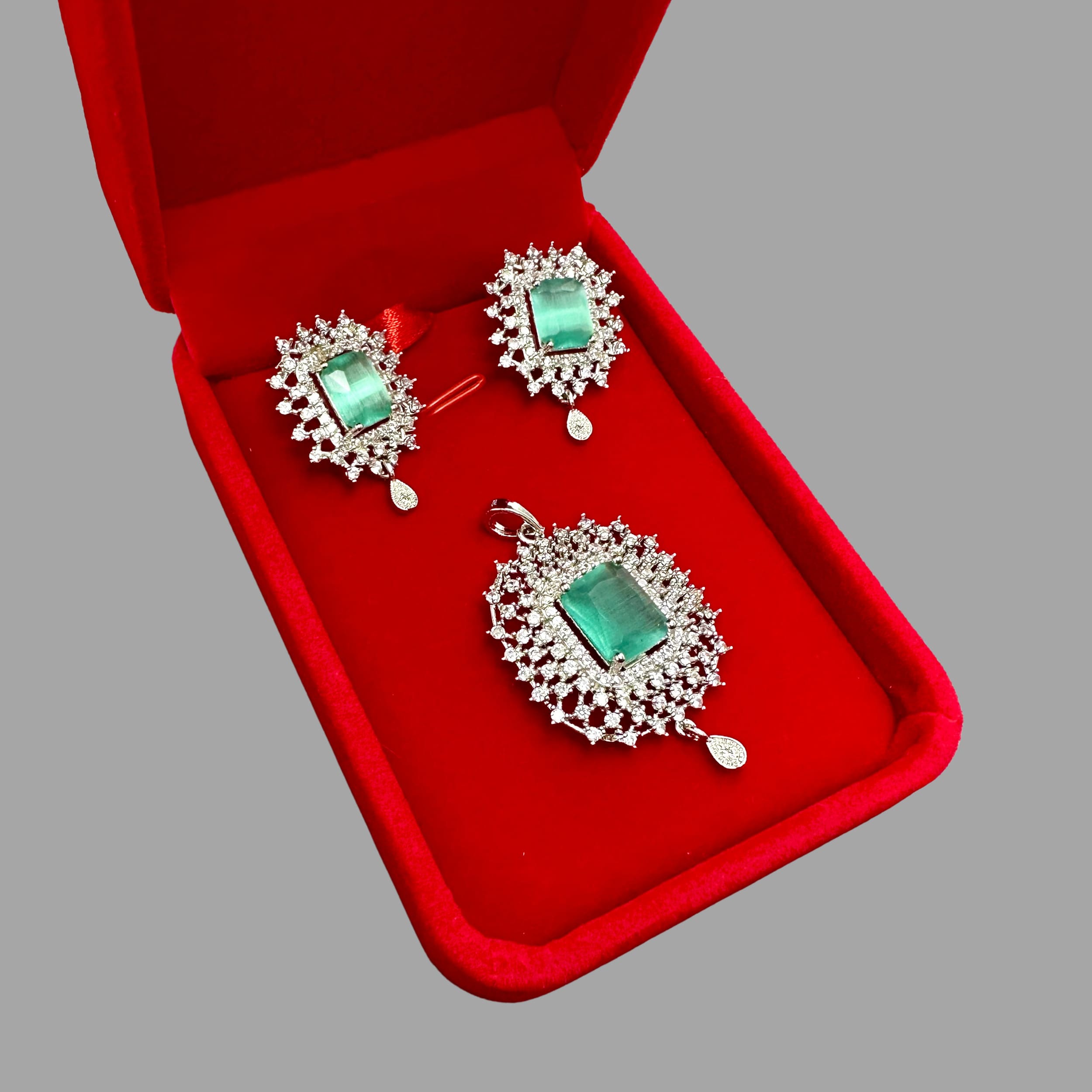 Zariyah Locket Set
