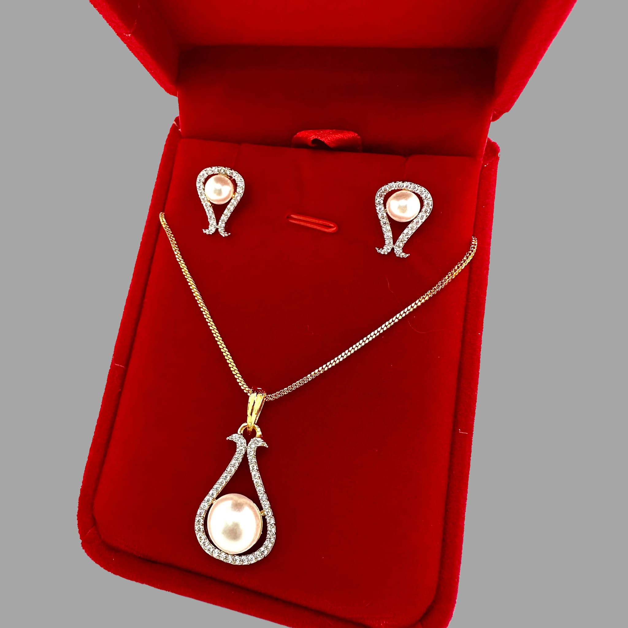 Horse Pearl Locket Set
